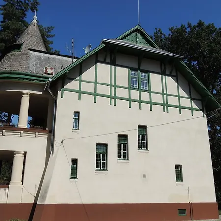 Tőserdő Kastély üdülő * Lakitelek