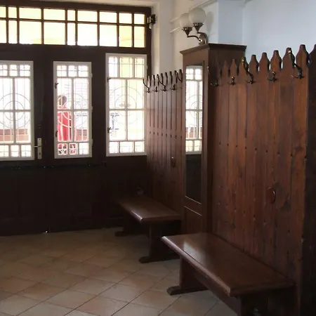 Tőserdő Kastély üdülő Villa