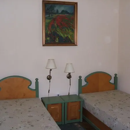 Tőserdő Kastély üdülő *